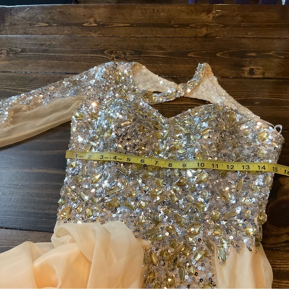 Mac Duggal Asymmetrical Silver and Cream Gown with Slit - Picture 6 of 9